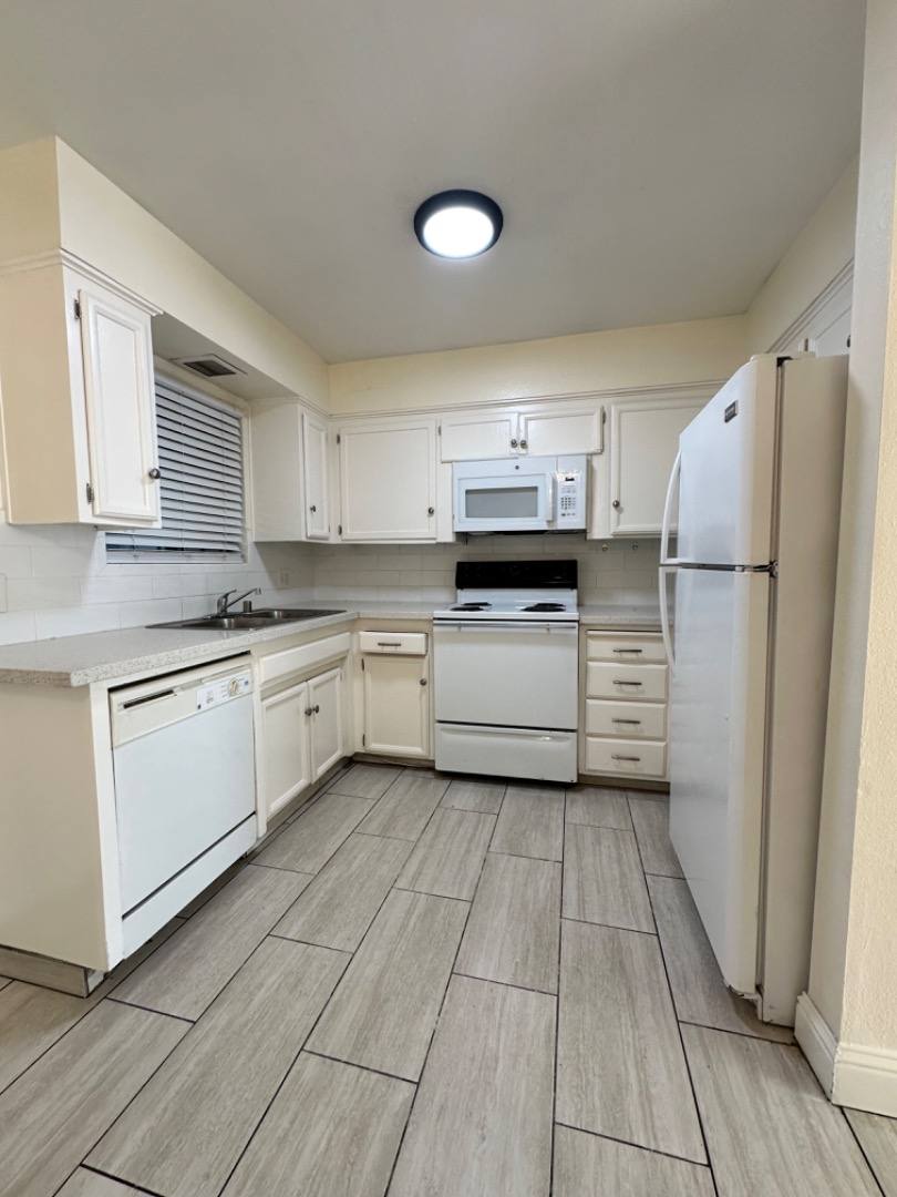 Apartment for rent at 3318 E Sierra Madre Ave #A, Fresno, CA 93726