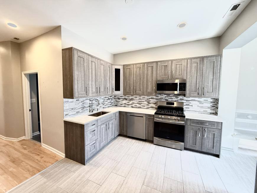 Townhouse for rent at 1905 W Huron St #2, Chicago, IL 60642