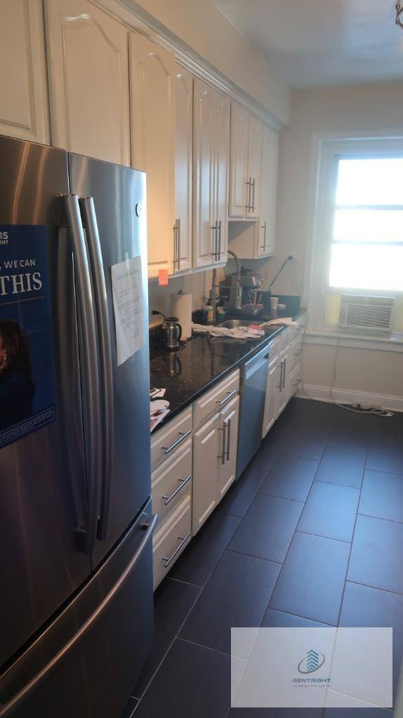 Apartment for rent at 534 W Stratford #11E, Chicago, IL 60657