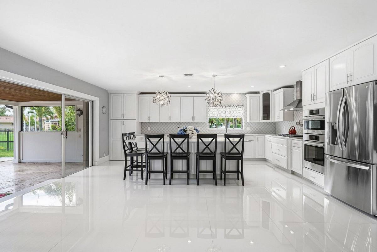 House for rent at 417 N Country Club Dr, Lake Worth, FL 33462