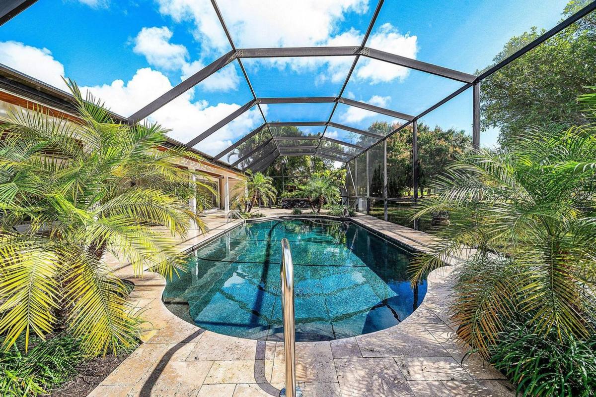House for rent at 417 N Country Club Dr, Lake Worth, FL 33462