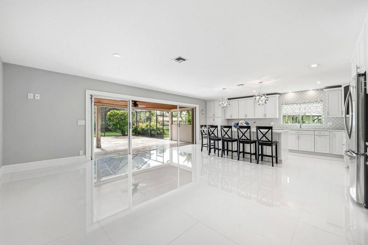 House for rent at 417 N Country Club Dr, Lake Worth, FL 33462