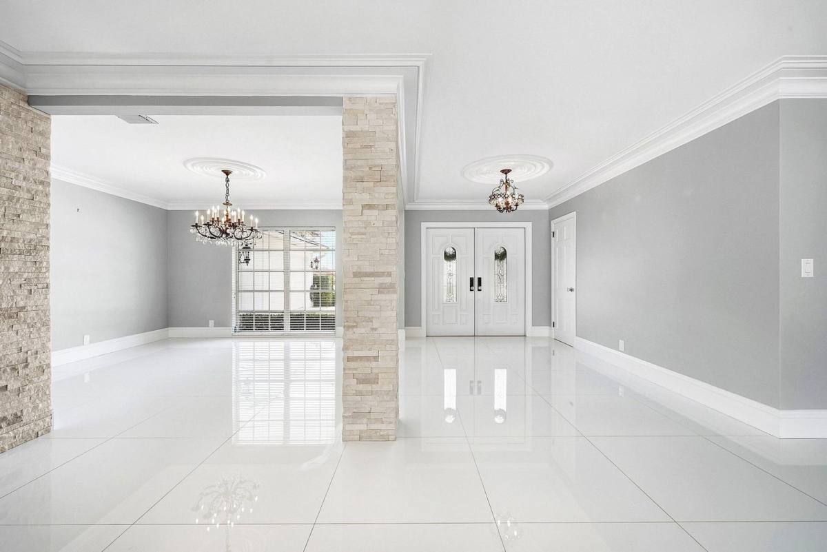 House for rent at 417 N Country Club Dr, Lake Worth, FL 33462
