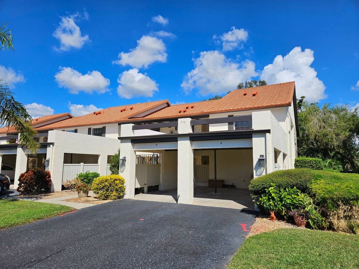 Condo for rent at 744 Avenida Estancia, Venice, FL 34292