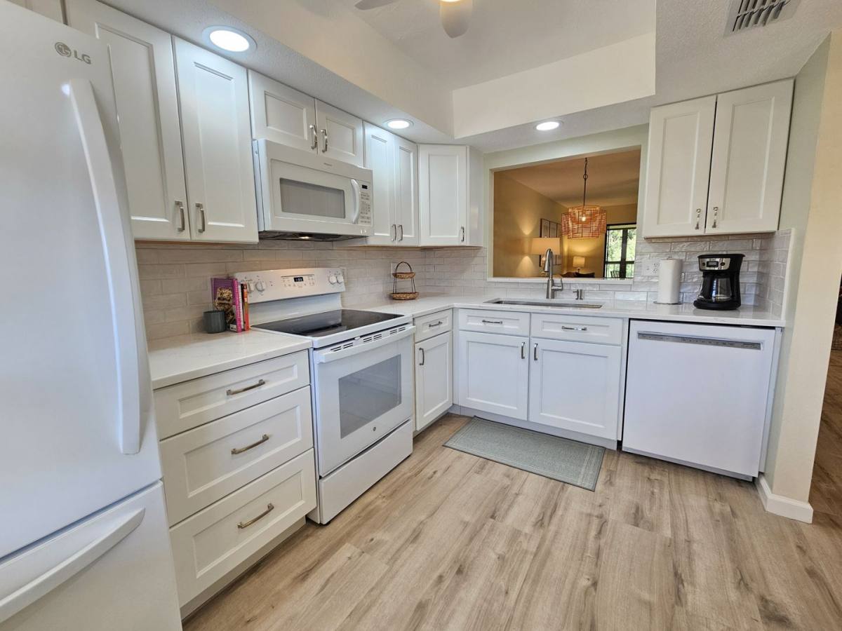 Condo for rent at 744 Avenida Estancia, Venice, FL 34292