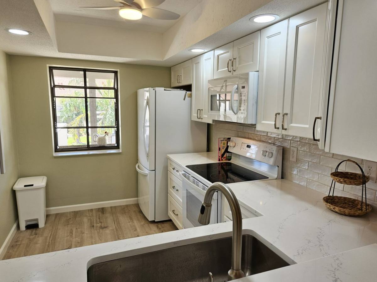 Condo for rent at 744 Avenida Estancia, Venice, FL 34292