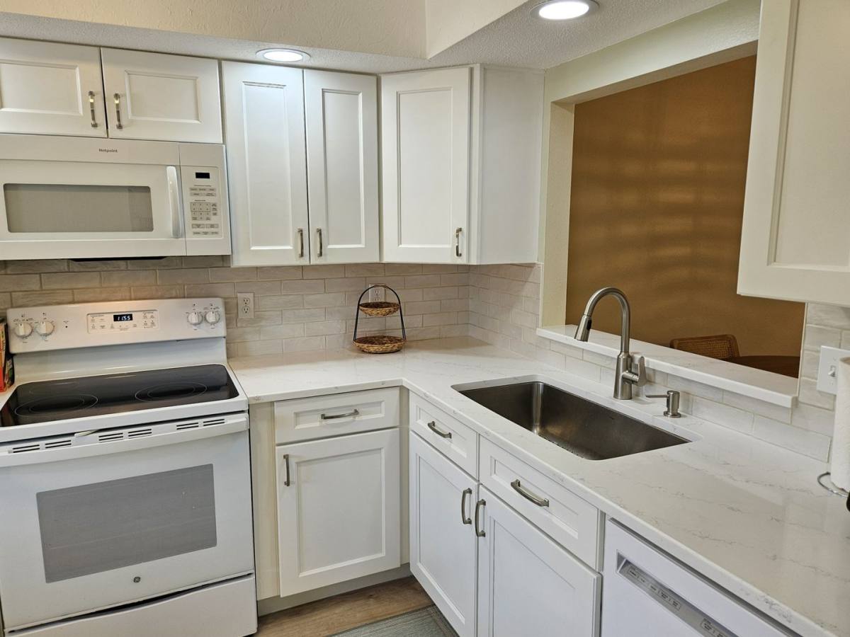 Condo for rent at 744 Avenida Estancia, Venice, FL 34292