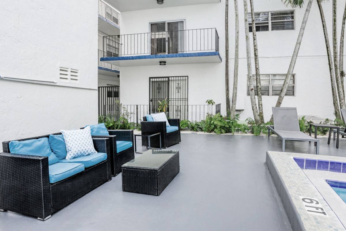 Apartment for rent at 5525 SW 41 St, Hollywood, FL 33023