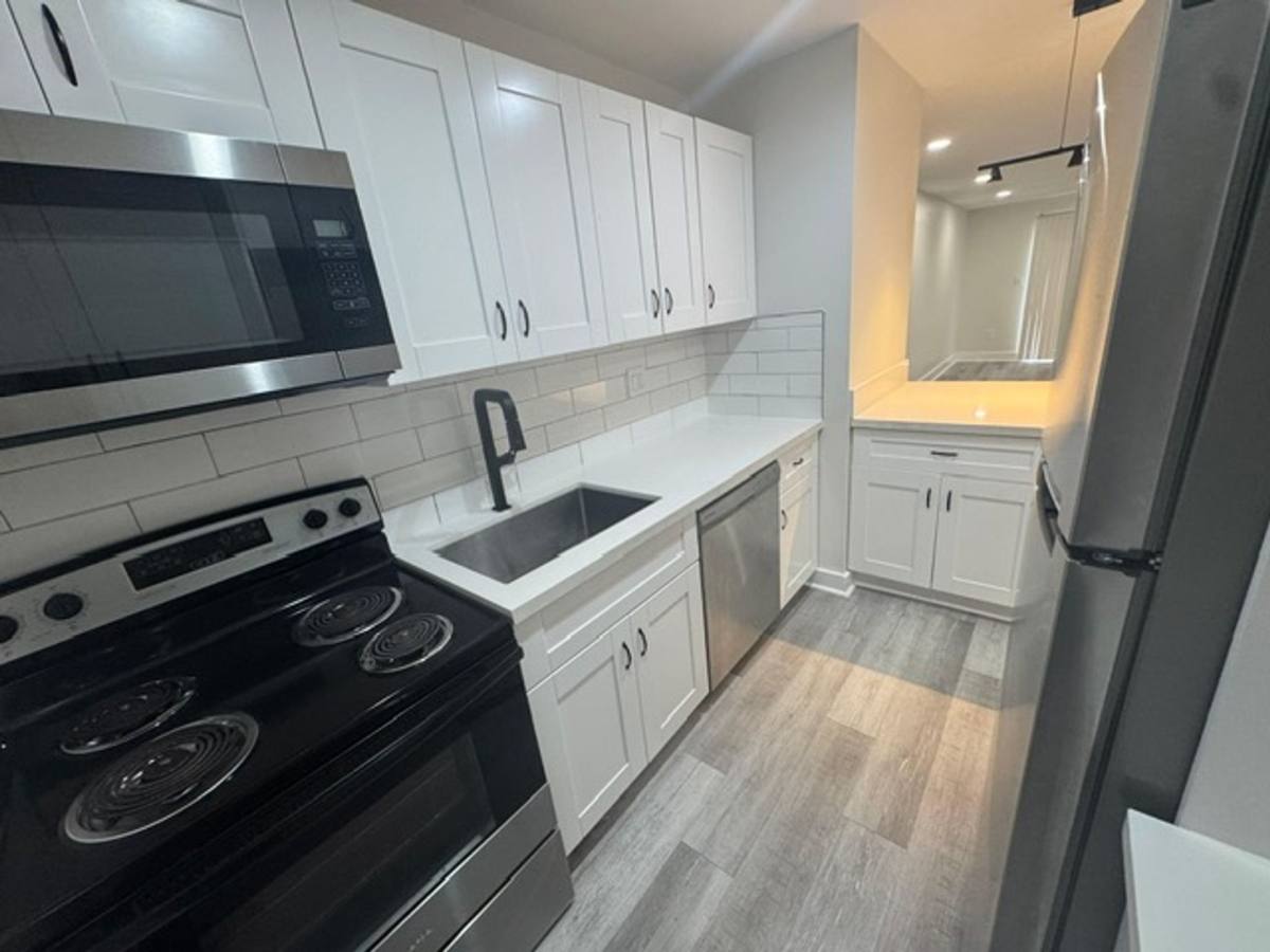 Apartment for rent at 5525 SW 41 St, Hollywood, FL 33023