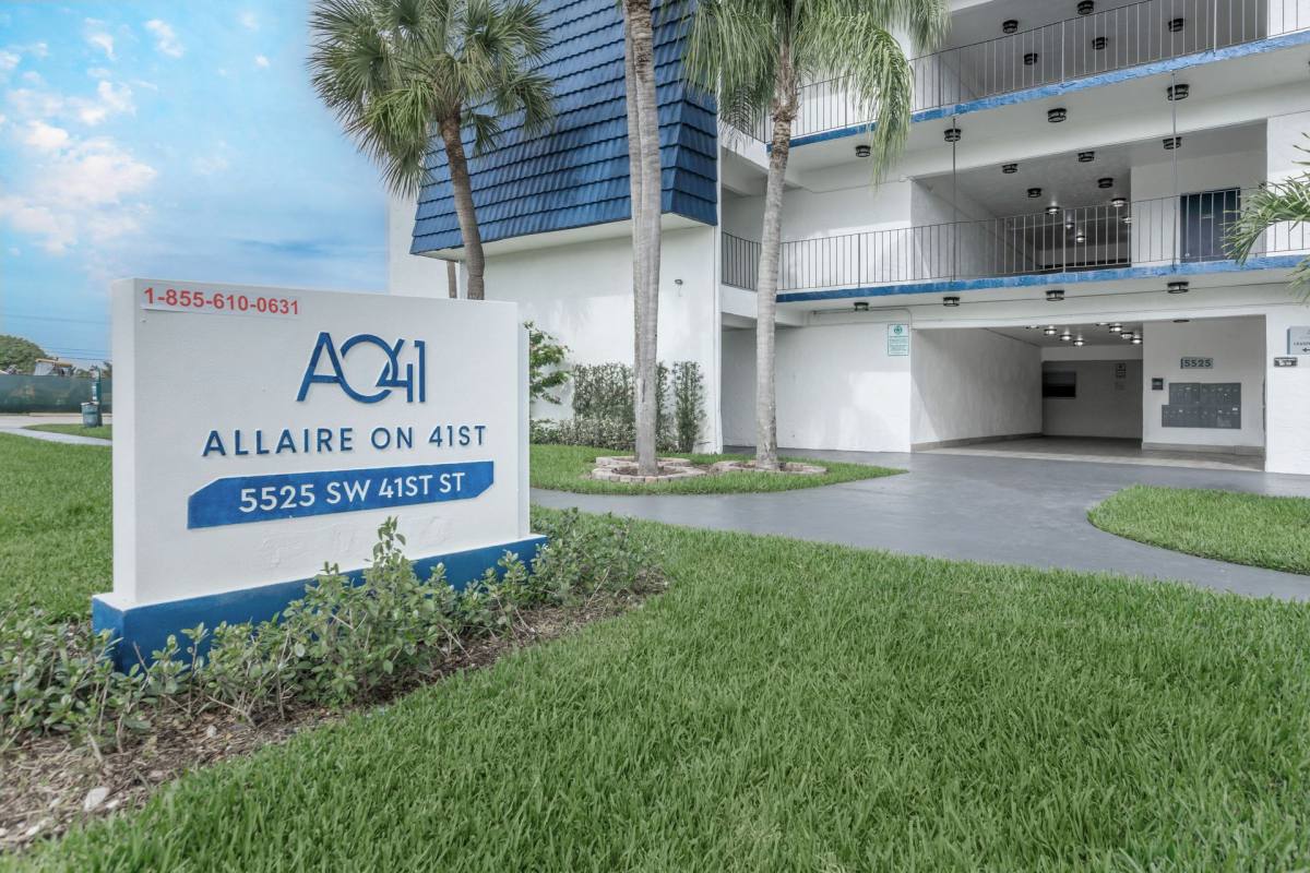 Apartment for rent at 5525 SW 41 St, Hollywood, FL 33023