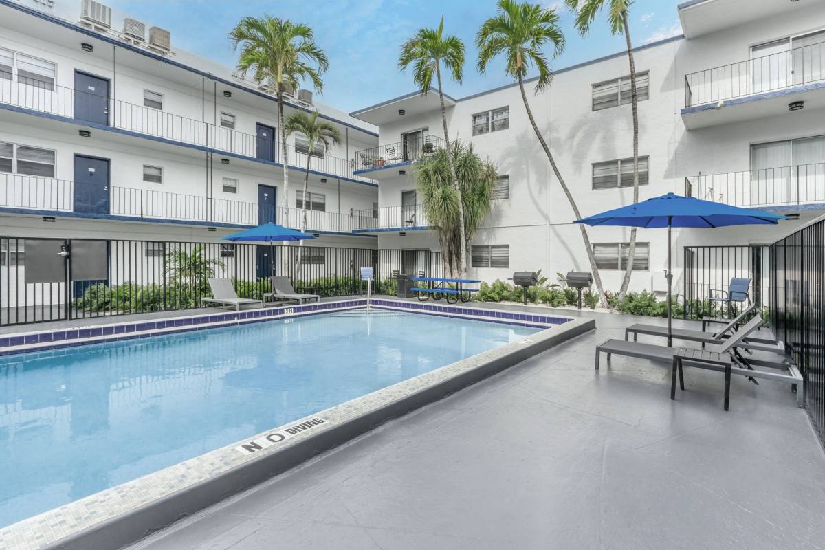 Apartment for rent at 5525 SW 41 St, Hollywood, FL 33023