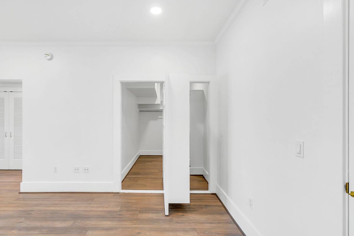 Apartment for rent at 6533 Hollywood Blvd, Los Angeles, CA 90028