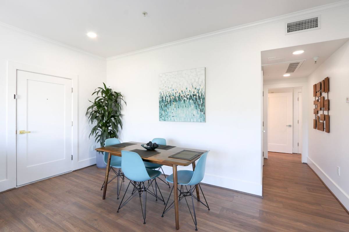 Apartment for rent at 6533 Hollywood Blvd, Los Angeles, CA 90028