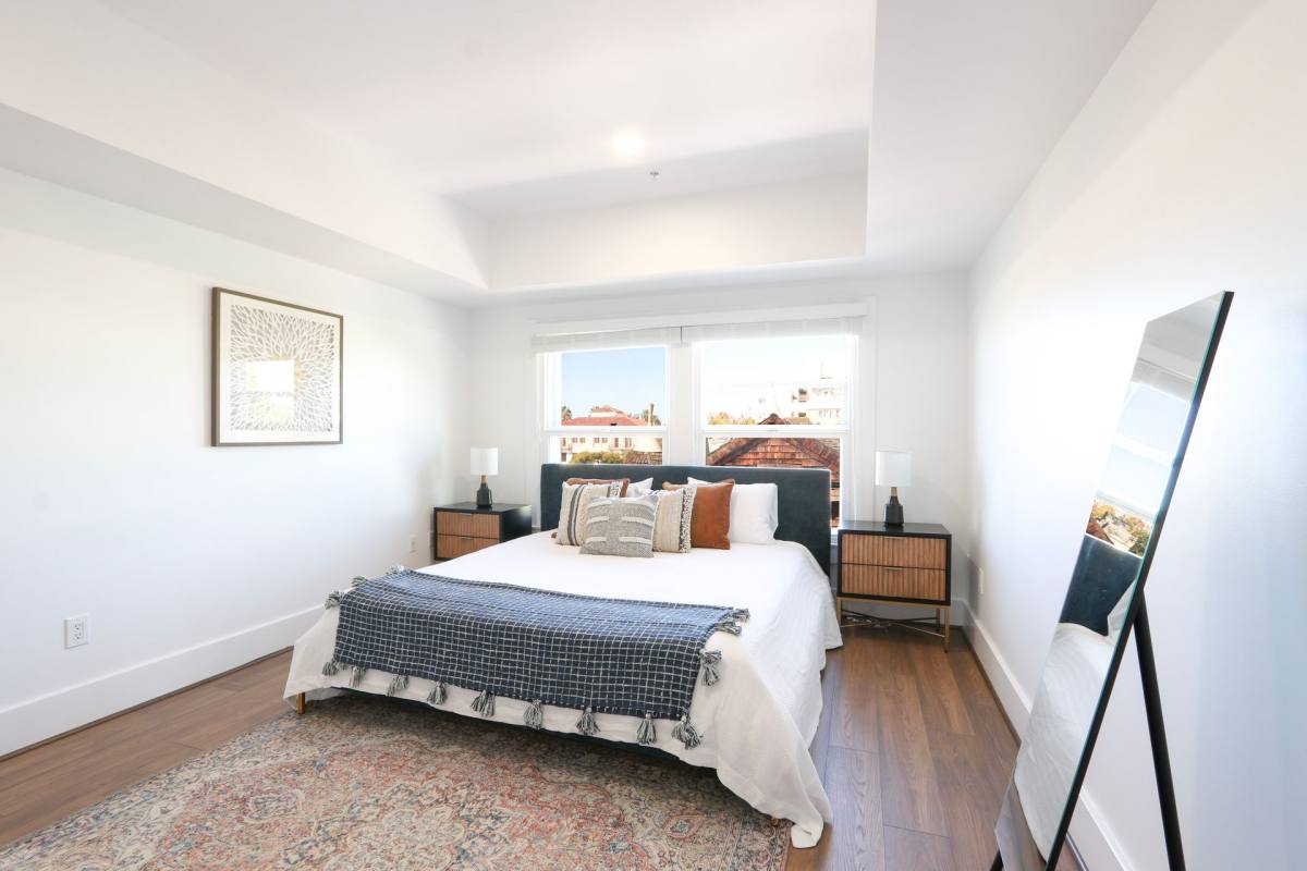 Apartment for rent at 6533 Hollywood Blvd, Los Angeles, CA 90028