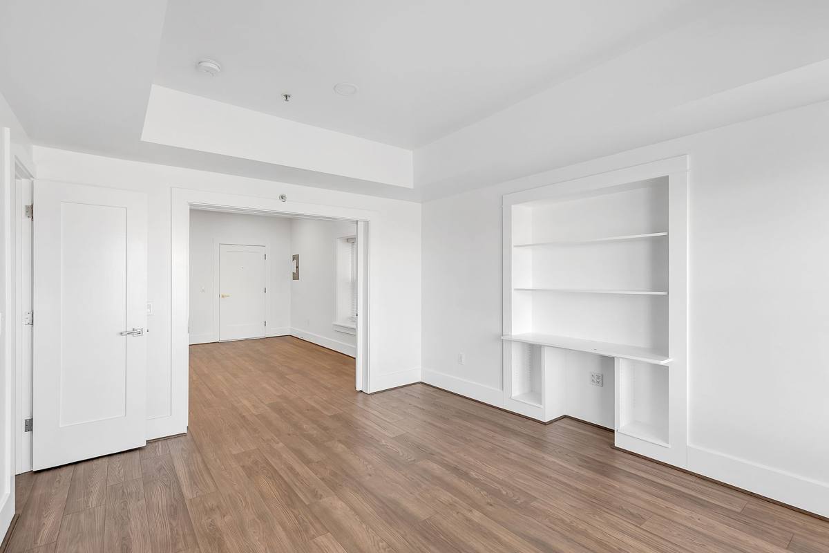 Apartment for rent at 6533 Hollywood Blvd, Los Angeles, CA 90028