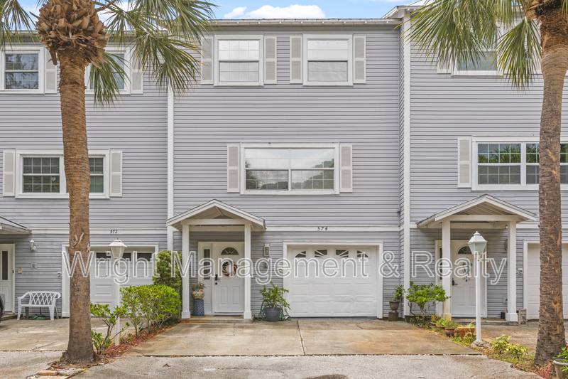Townhouse for rent at 574 Ryans Woods Lane #1, Palm Harbor, FL 34683