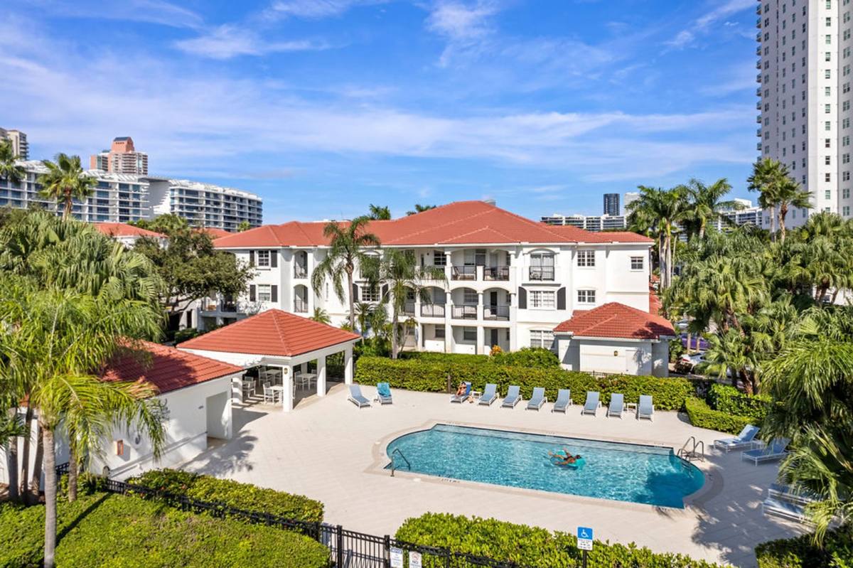 3205 NE 184th St, North Miami Beach, FL 33160 - House For Rent - Image 1