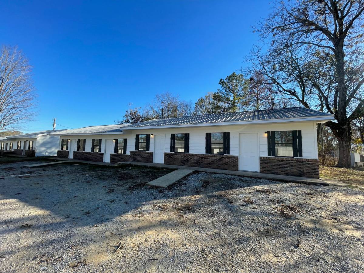 Apartment for rent at 106 S Smith St, Booneville, MS 38829