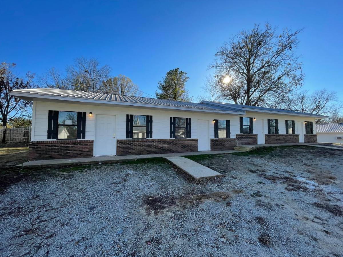 Apartment for rent at 106 S Smith St, Booneville, MS 38829