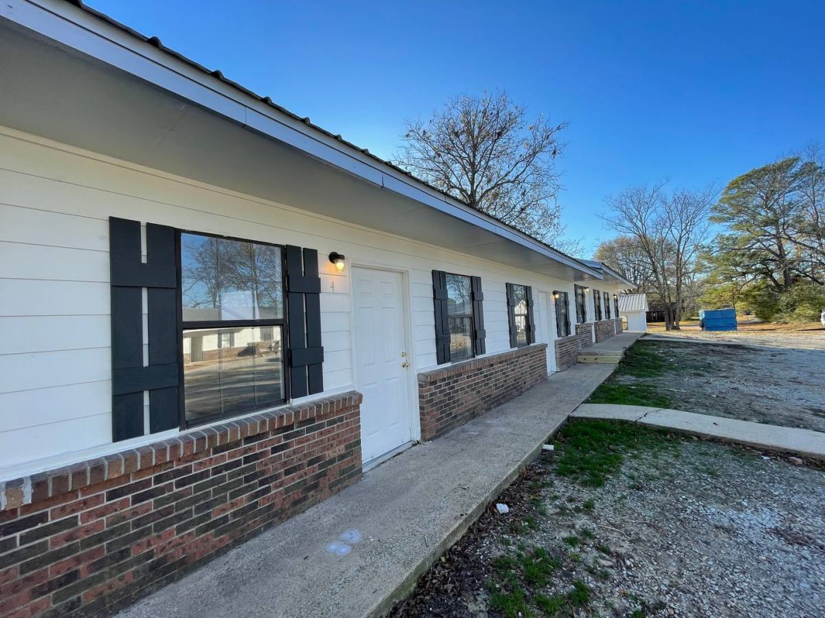 Apartment for rent at 106 S Smith St, Booneville, MS 38829