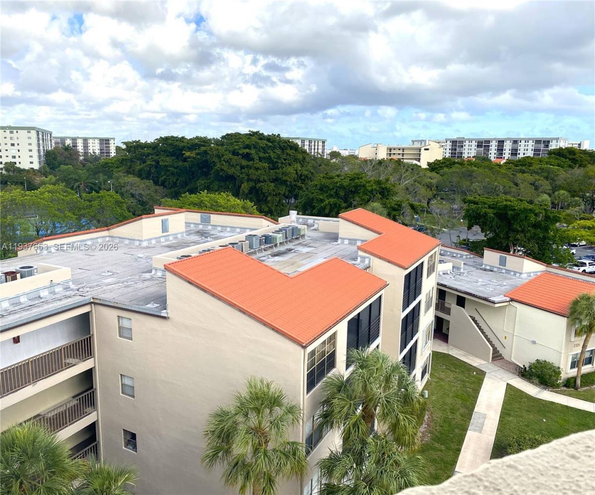Apartment for rent at 2322 S Cypress Bend Dr #711, Pompano Beach, FL 33069