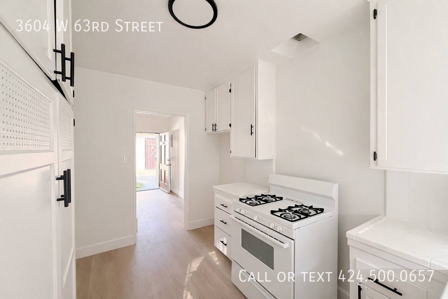 Apartment for rent at 3604 W 63rd St, Los Angeles, CA 90043