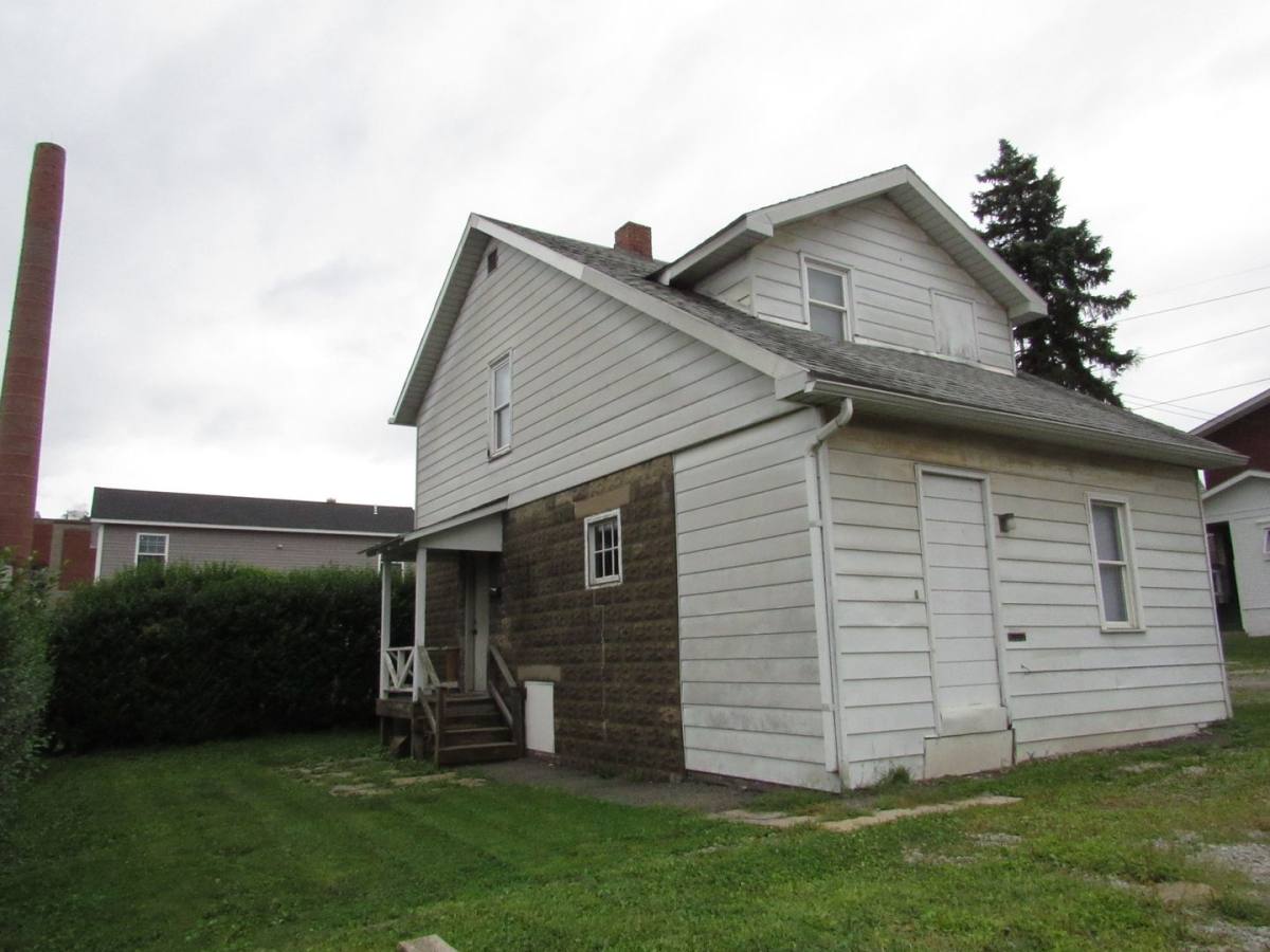 Apartment for rent at 820 Grant St, Indiana, PA 15701