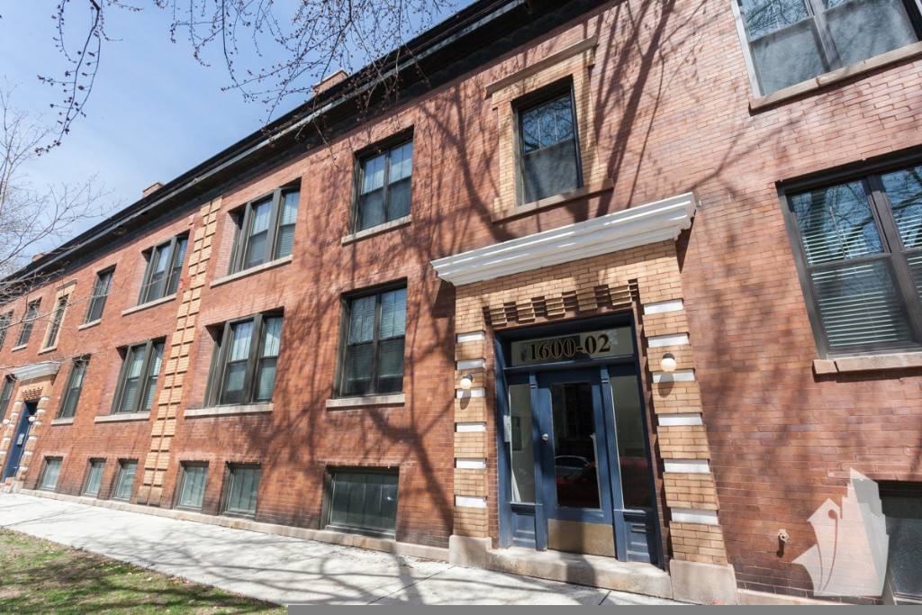 Apartment for rent at 1606 W Belle Plaine Ave #1, Chicago, IL 60613