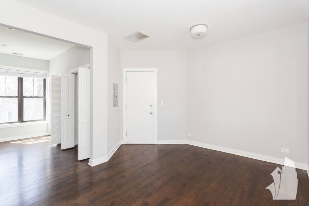 Apartment for rent at 1606 W Belle Plaine Ave #1, Chicago, IL 60613