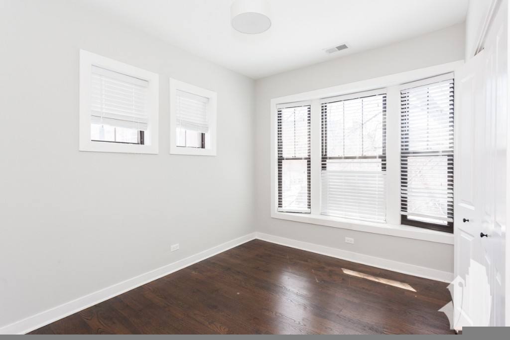 Apartment for rent at 1606 W Belle Plaine Ave #1, Chicago, IL 60613