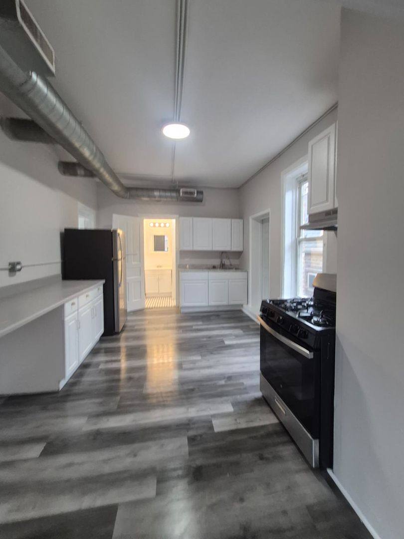 Apartment for rent at 2219 S Oakley Ave, Chicago, IL 60608