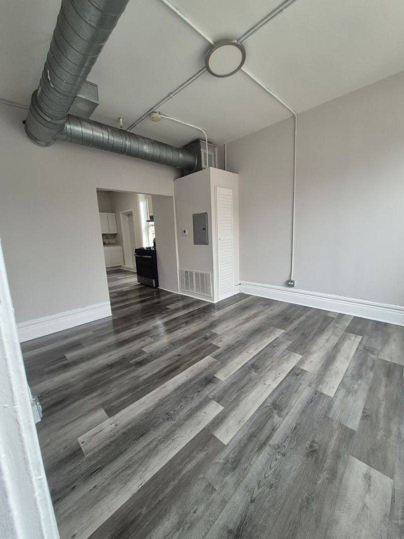 Apartment for rent at 2219 S Oakley Ave, Chicago, IL 60608