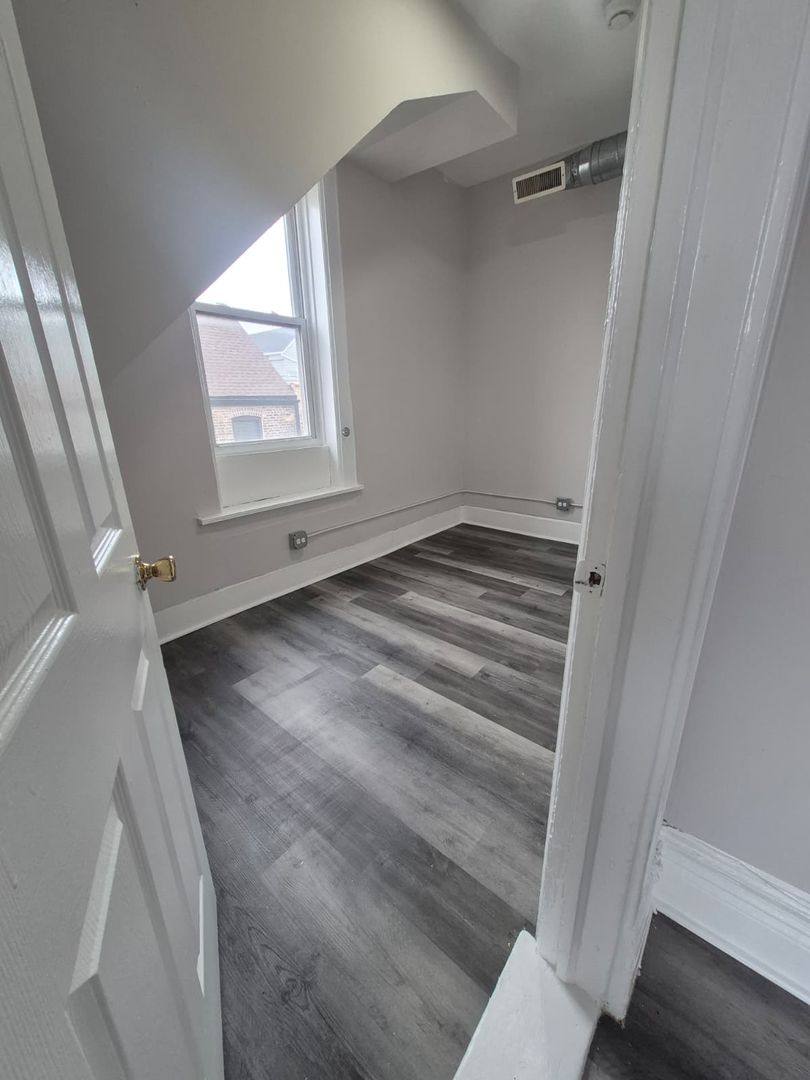 Apartment for rent at 2219 S Oakley Ave, Chicago, IL 60608