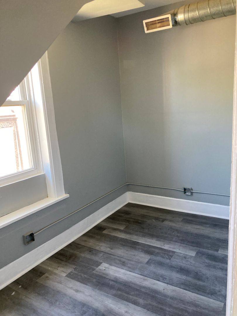 Apartment for rent at 2219 S Oakley Ave, Chicago, IL 60608