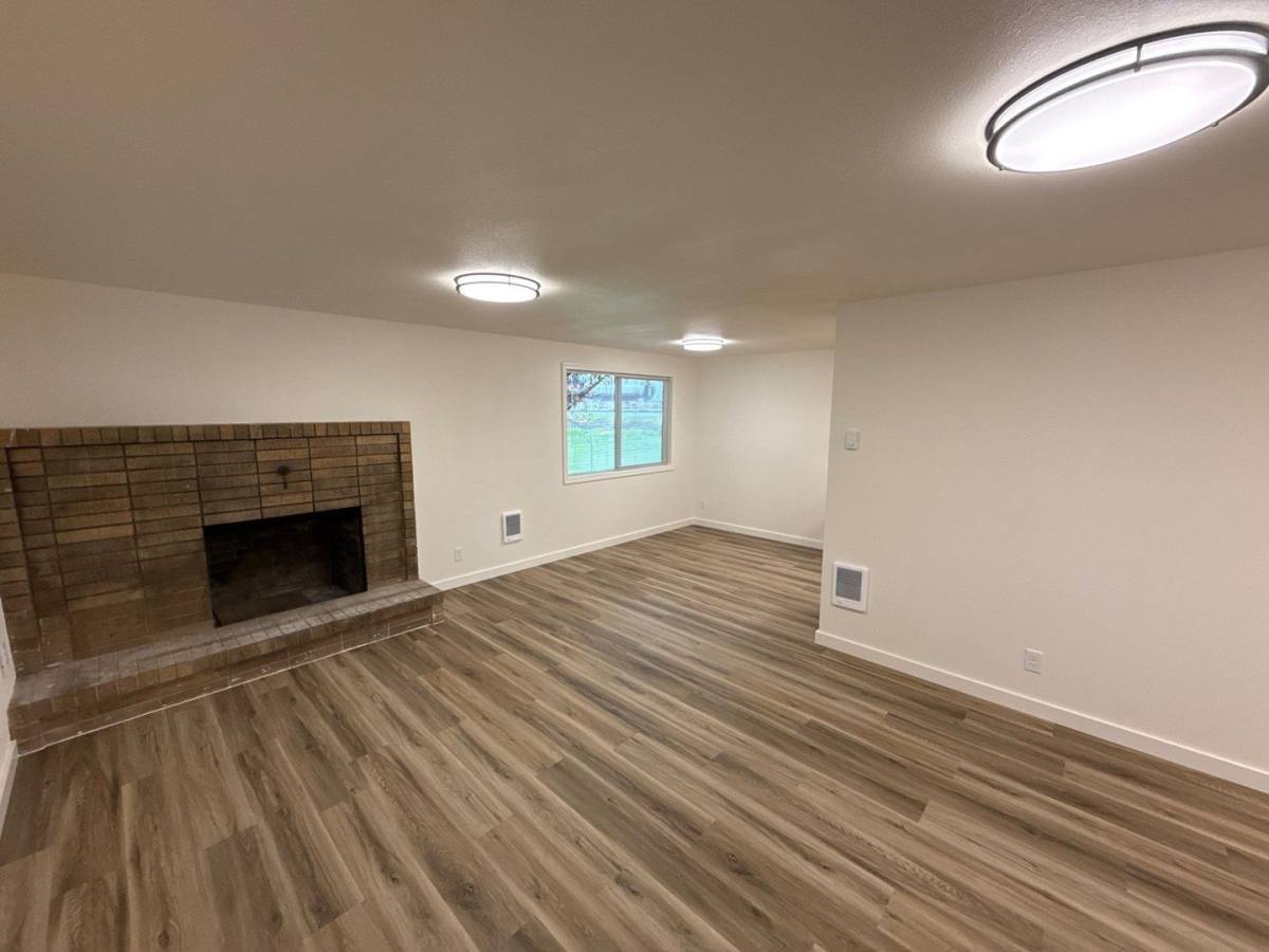 Apartment for rent at 4435 Campbell Dr SE, Salem, OR 97317
