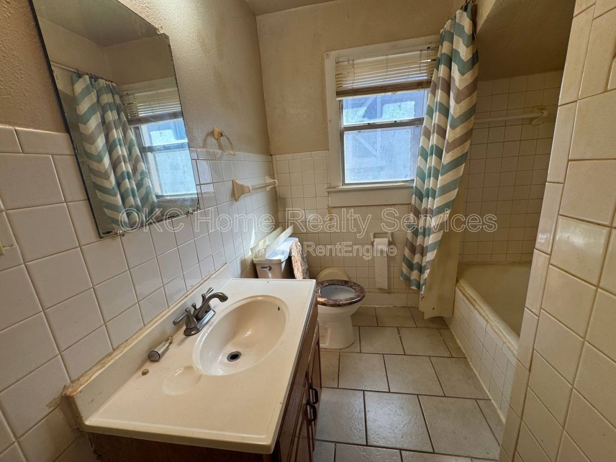 House for rent at 2225 Glen Ellyn St, Oklahoma City, OK 73111