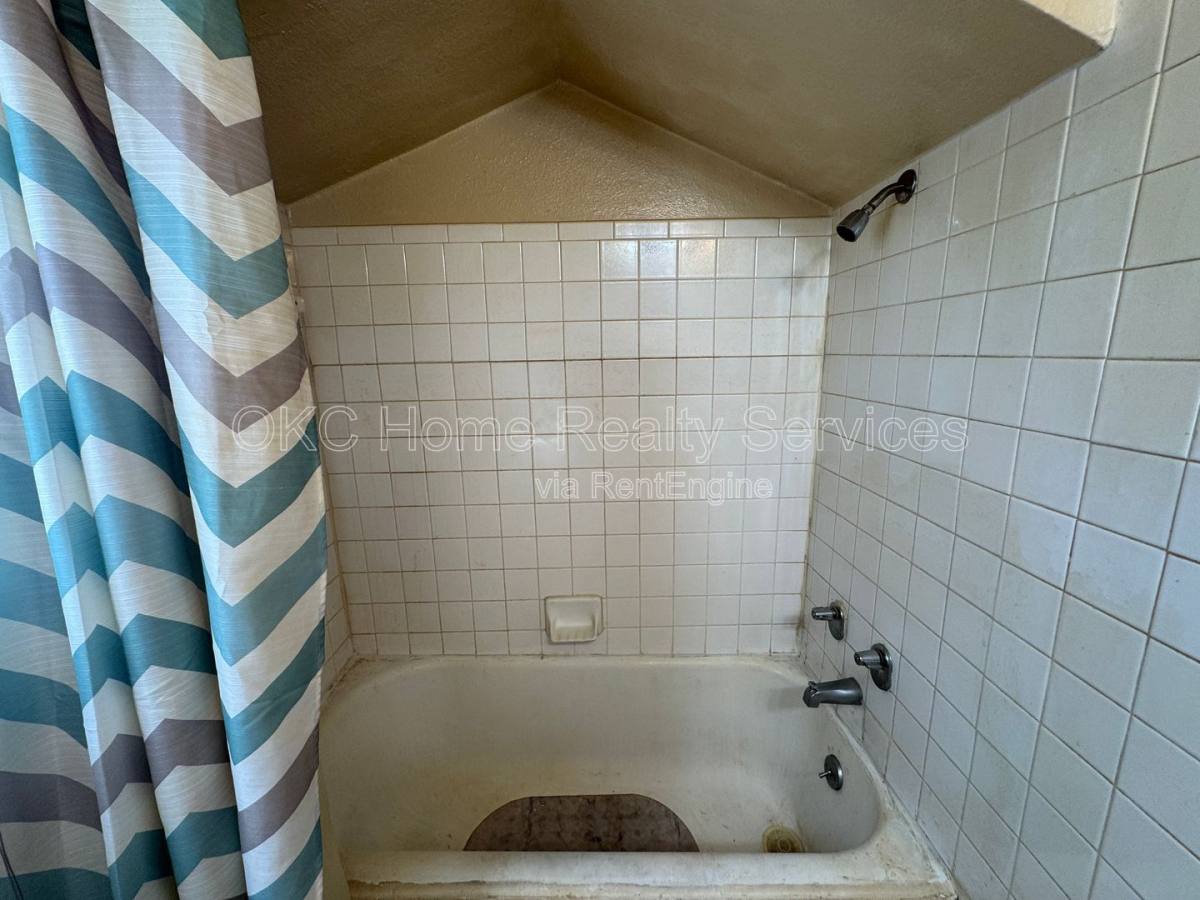 House for rent at 2225 Glen Ellyn St, Oklahoma City, OK 73111