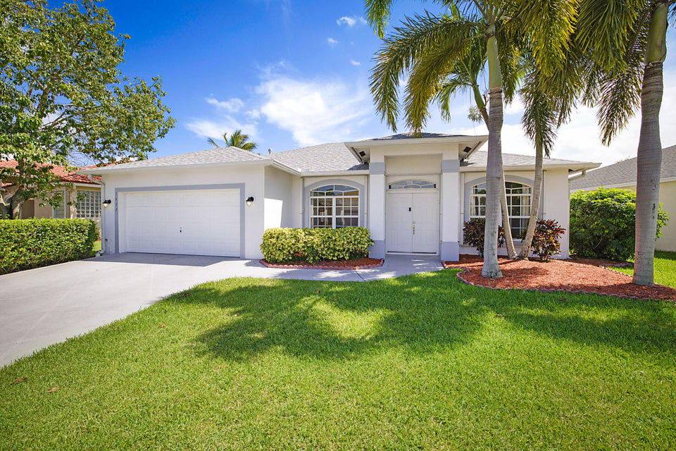 House for rent at 1422 Fairway Circle, West Palm Beach, FL 33413
