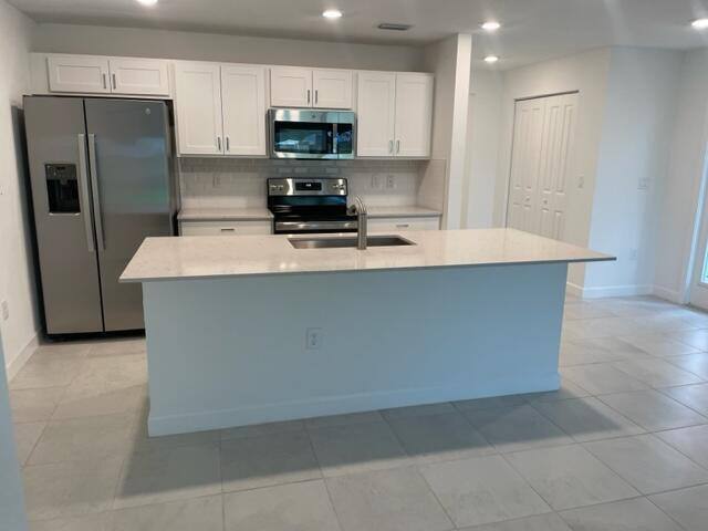 6737 Broadwater Lane, Lake Worth, FL 33467 - Townhouse For Rent - Image 3