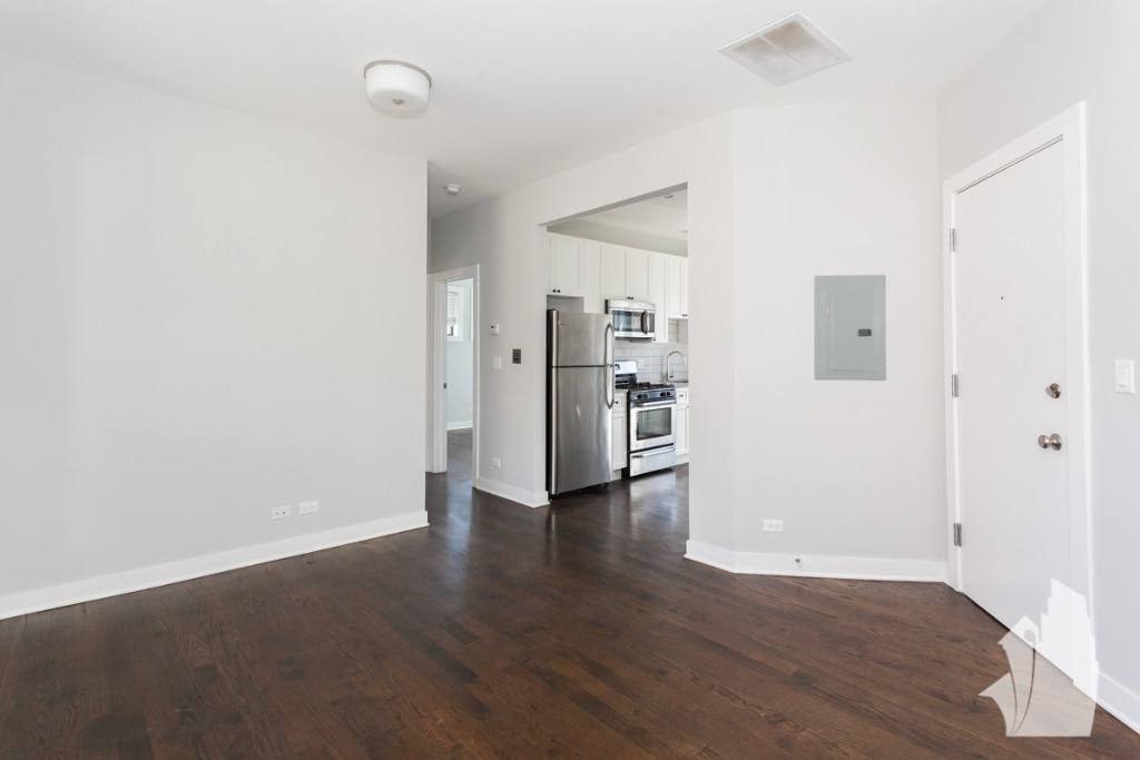 Apartment for rent at 1600 W Belle Plaine Ave #2, Chicago, IL 60613
