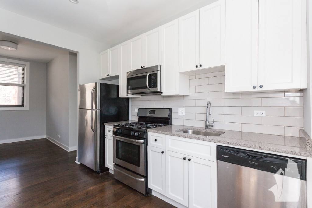 Apartment for rent at 1600 W Belle Plaine Ave #2, Chicago, IL 60613