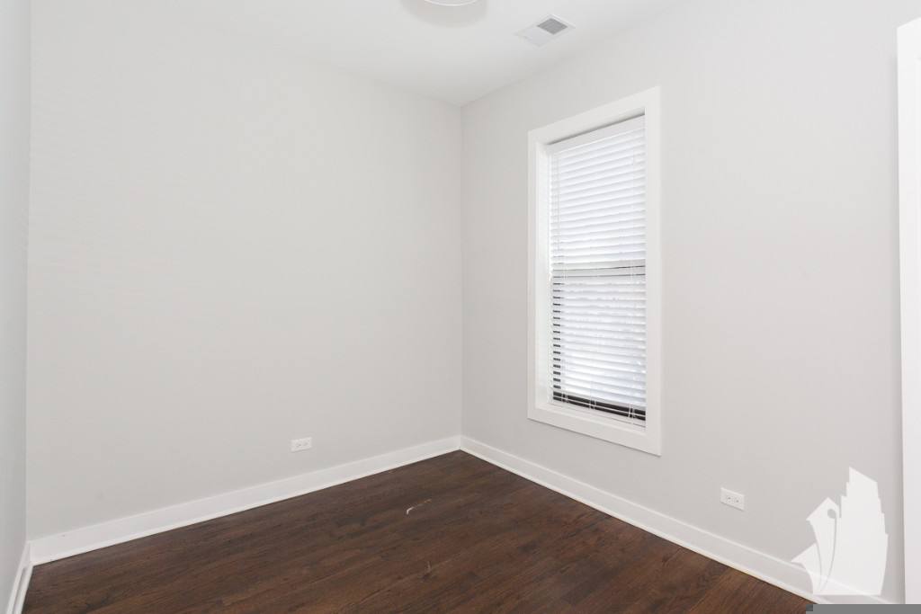 Apartment for rent at 1600 W Belle Plaine Ave #2, Chicago, IL 60613