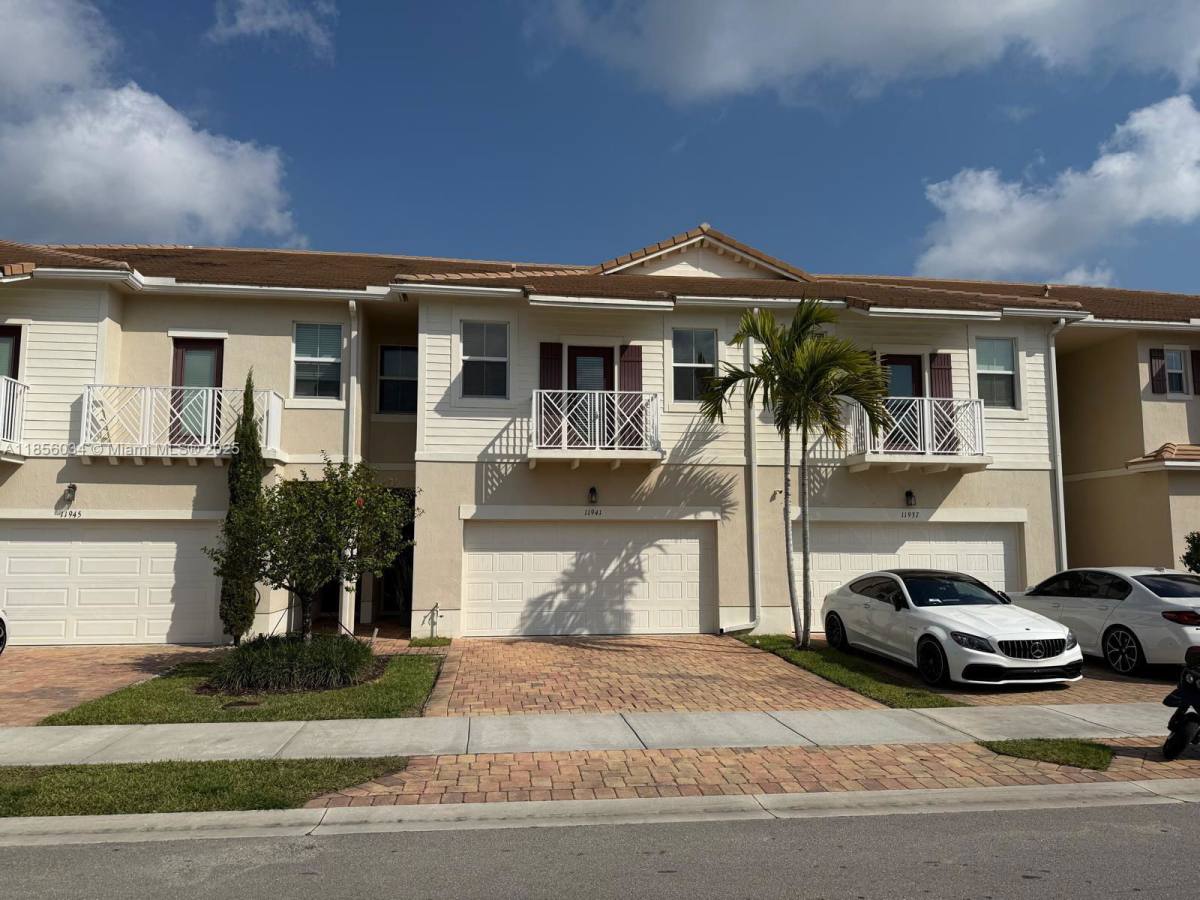 Townhouse for rent at 11941 Park Central, West Palm Beach, FL 33411