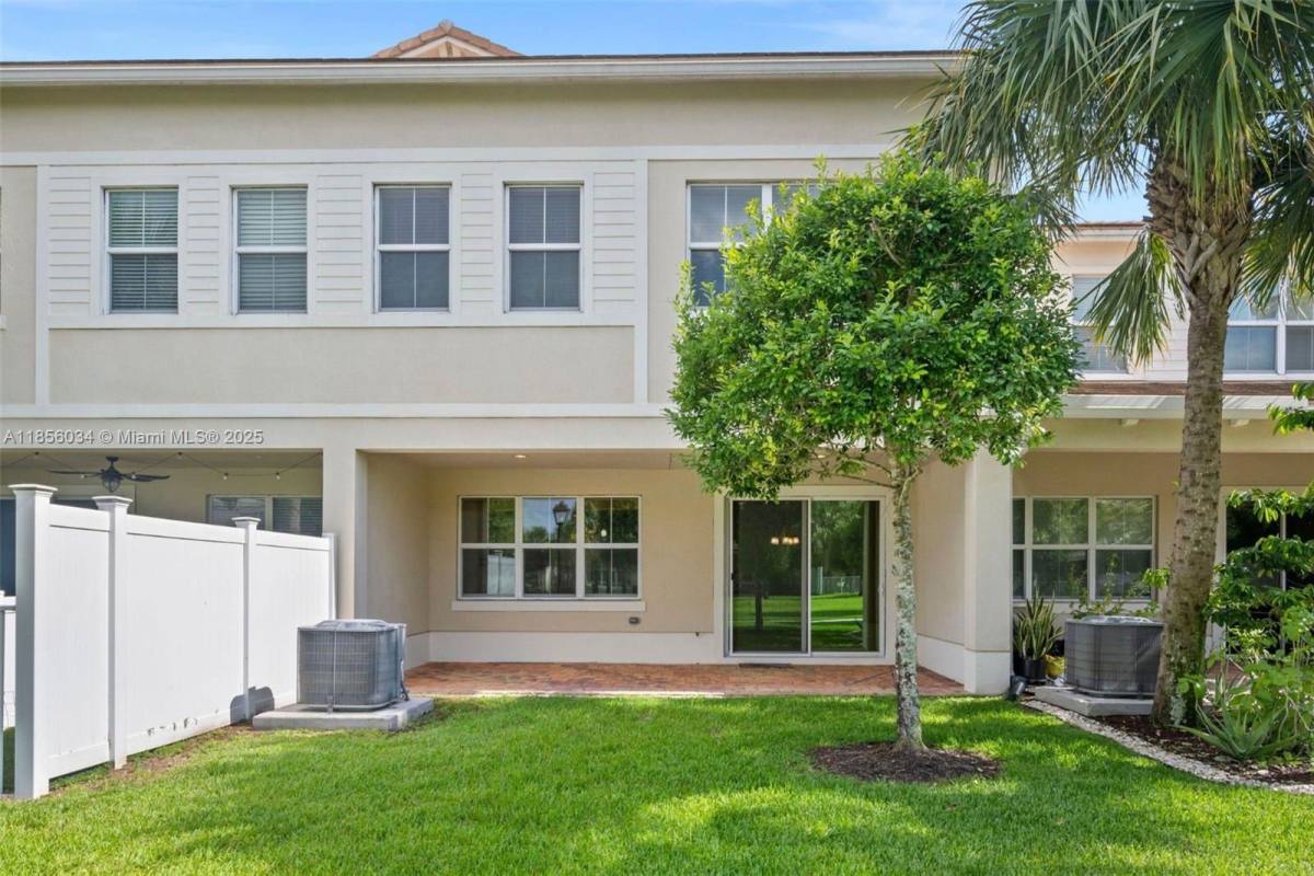 Townhouse for rent at 11941 Park Central, West Palm Beach, FL 33411