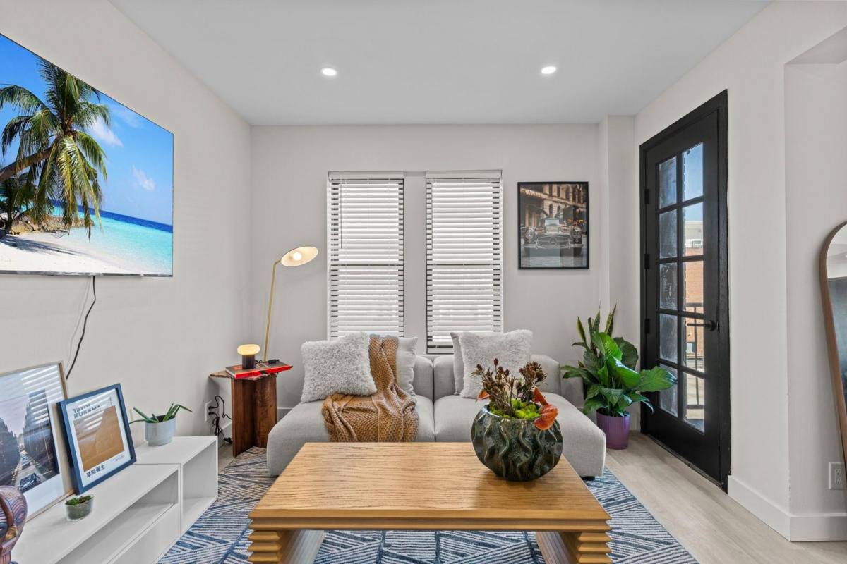 Apartment for rent at 4166 Lindell Blvd #4B, Saint Louis, MO 63108