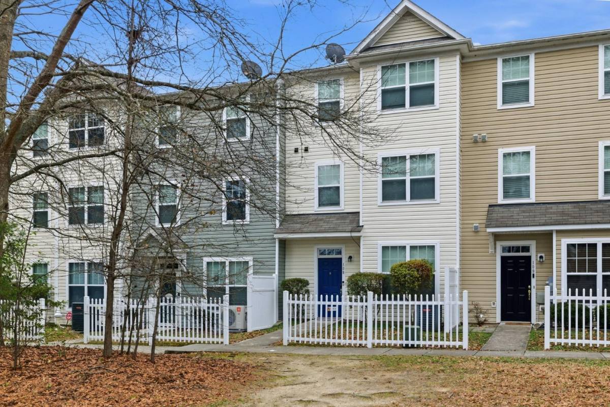 Townhouse for rent at 401 Coalinga Lane, Raleigh, NC 27610