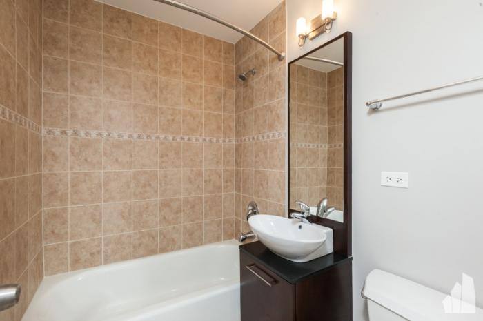 Apartment for rent at 1400 N Lakeshore Dr, Chicago, IL 60610