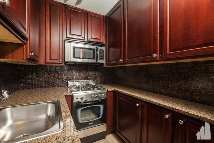 Apartment for rent at 1400 N Lakeshore Dr, Chicago, IL 60610