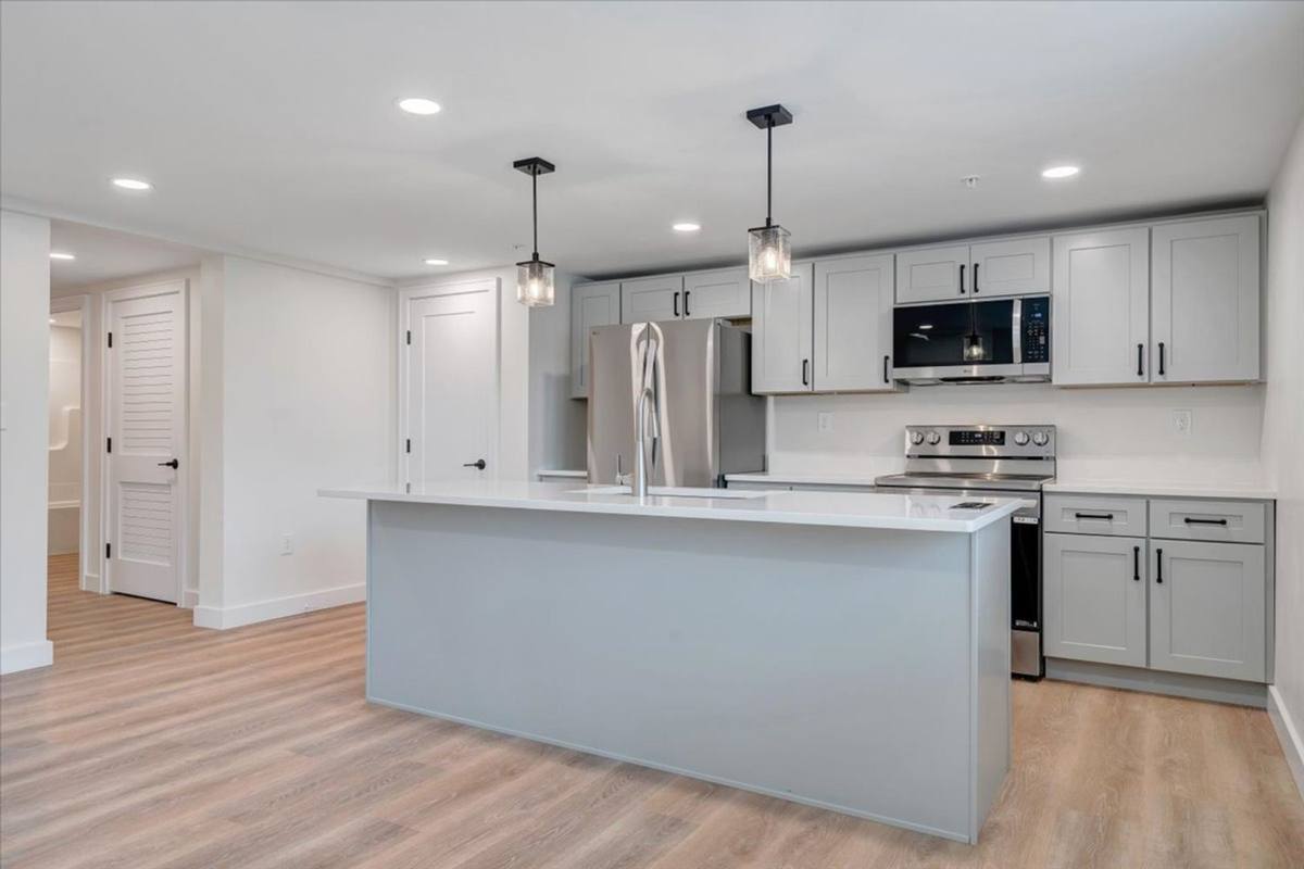 Apartment for rent at 528 E Cleveland Ave, Vinton, VA 24179