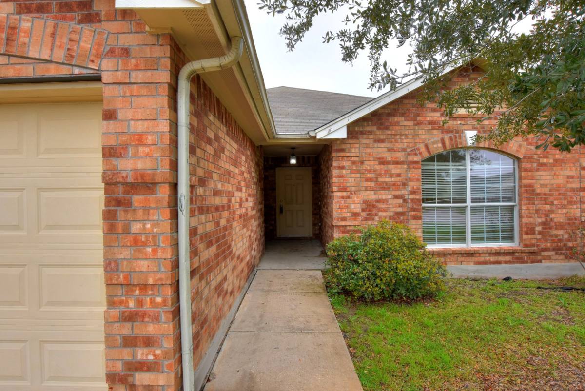 House for rent at 401 Bandera Woods Blvd, Elgin, TX 78621